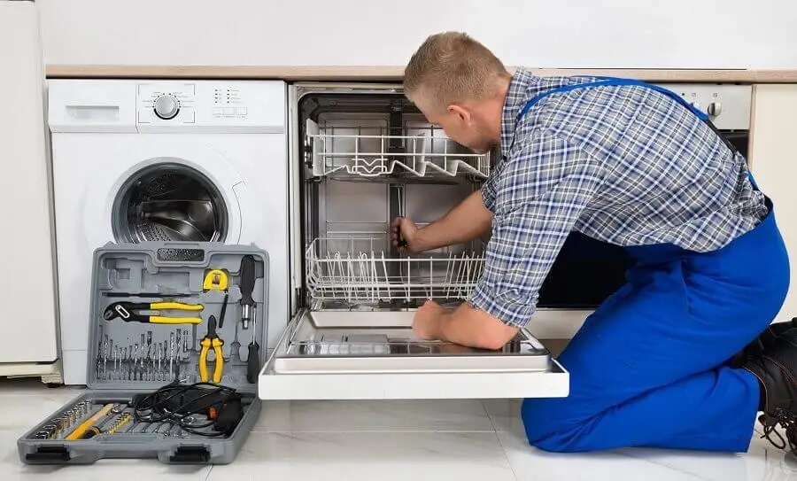 Yığılca Ariston servisi teknisyen ekibi beyaz eşya tamiri yaparken
